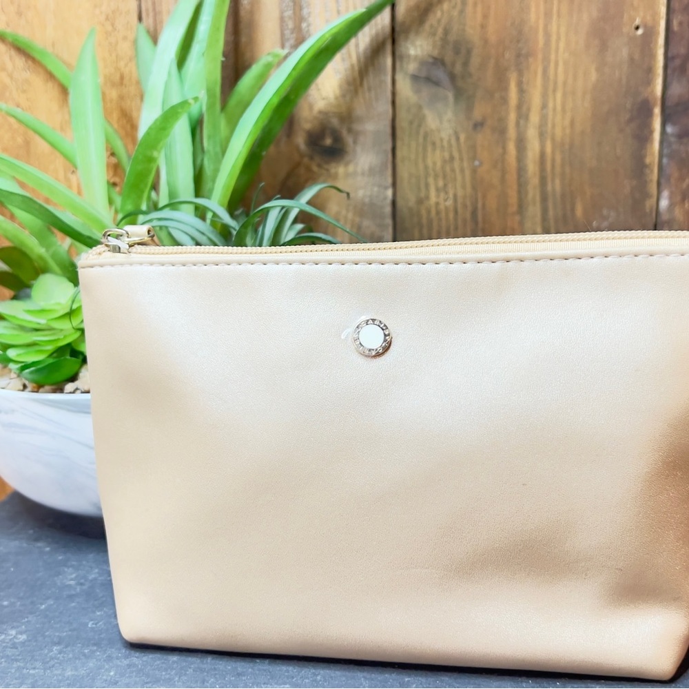 COPY - Emirates Airlines amenity kit by bvlgary